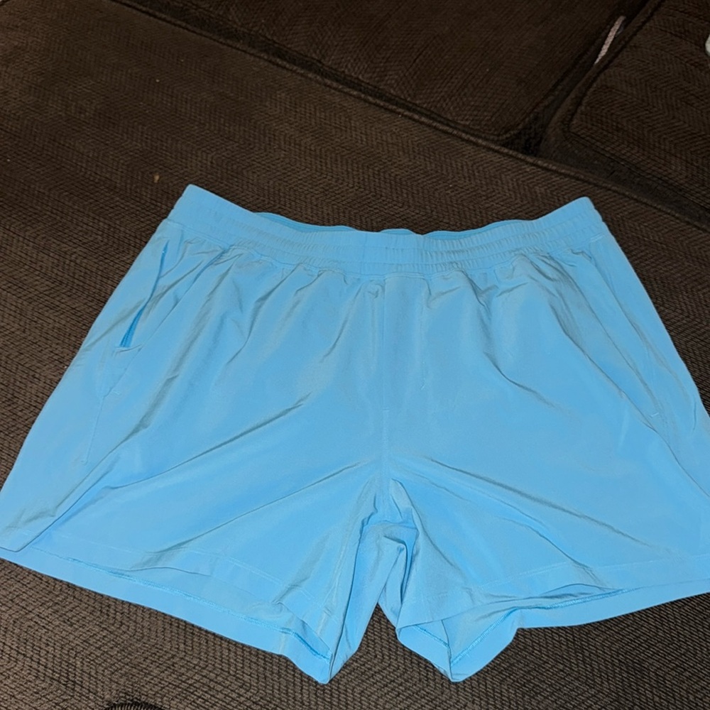 Lulu men’s pace breaker shorts 5in linerless.
Size 2XL